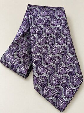 Striking! Platinum Designs Purple & Silver Paisley Tie